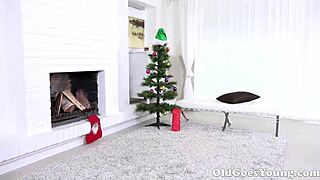 Old Man Eats Young 18+ Pussy Like Pro