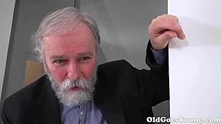 Old Man Eats Young 18+ Pussy Like Pro