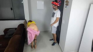 Young naked girl receives food delivery guy.