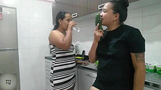 Uy como se ve rico ese pepino quieres