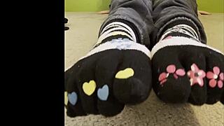 Worship these sexy feet and butts, teen