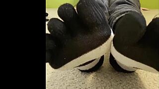 Worship these sexy feet and butts, teen