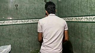 Mi Prim Se Ducha La Espié Y Terminamos Follando Su Coño Y Tetas Grandes