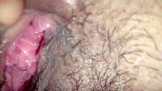 Pretty amateur's shaved pussy gets licked and creampied intensely.