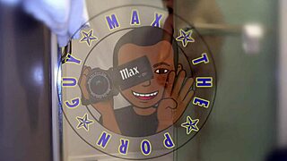 O vypíná světla pro velké kozy ježdění monster kokot creampie