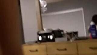 لاتينية شهوانية بلينجري وردي يتمزق أثناء نيك قوي