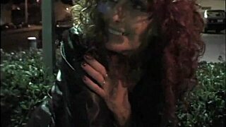 Nevlastní babička kurva v punčochách a s cumem