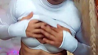 RICA BLANCA TRANSEXUAL JALANDO POLLA WITH CROSSDRESSING FLAIR