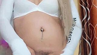 RICA BLANCA TRANSEXUAL JALANDO POLLA WITH CROSSDRESSING FLAIR