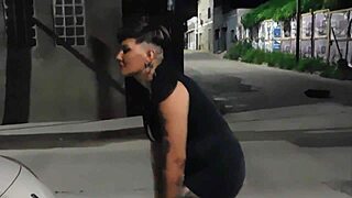 Volviendo De Vacaciones Un Amigo Nos Invita A Ver Como Coje La Puta Que Tiene En La Esquina De La Casa Trabajando