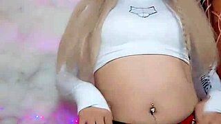 RICA BLANCA TRANSEXUAL JALANDO POLLA WITH CROSSDRESSING FLAIR