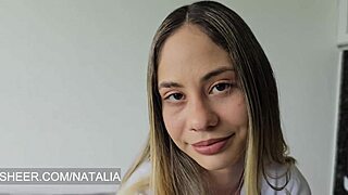 Colegiala le muestra sus fotos a su padrastro con la intención de excitarlo