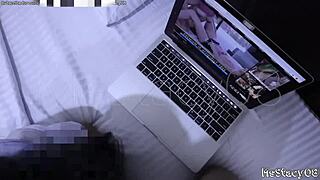 nahuli ko si insan nanonood ng porn habang may cumshot sa ass