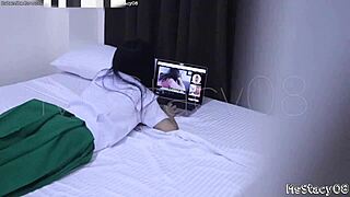 nahuli ko si insan nanonood ng porn habang may cumshot sa ass