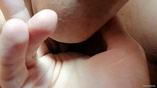 Check out this close-up pussy licking leading to a real woman's orgasm 😍
