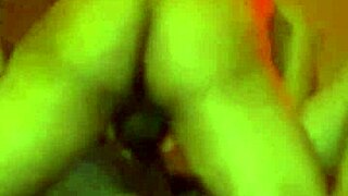 Τελειώνω γαμώντας τον μπάτσο του γέρου μου για εκδίκηση και μου άρεσε τρελά