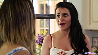 Milf Orally Pleasured by Lesbian Babe