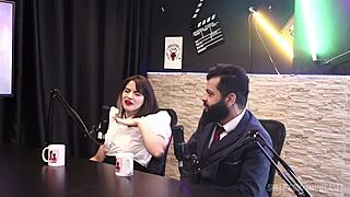 Ele Enfiou Braço na Buceta de Lady Snow para Excitar - Swing Cast com Tifany Rocha