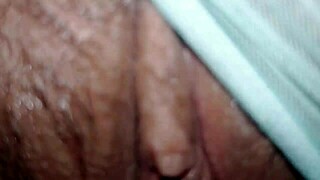 Xxx Desi Padrastro Pervertido Juguetea Con Su Pequeña Hijastra Mojada En Casa Hecha En Casa