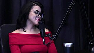 Annie Clementine starts with sensual photos leading to street sex