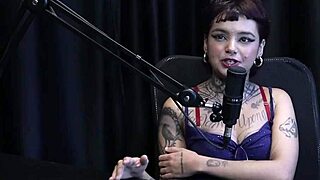 Annie Clementine starts with sensual photos leading to street sex