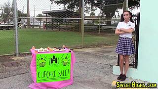 petite teen 18+ sucks and gets facial