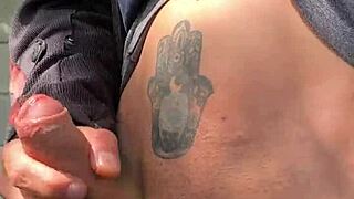 se me pone muy dura de saber que me est�n viendo desde lejos como me masturbo