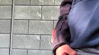 se me pone muy dura de saber que me est�n viendo desde lejos como me masturbo