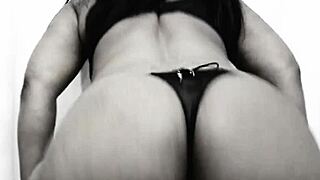 Girl Twerks Before Shower