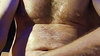 Onanovanie v aute vedie k vytrysku s Gazzadomm