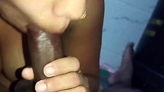 Hot Indian Desi Bhabhi Sucks Hard Dick