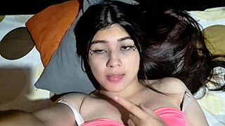 mi cu�ada me manda un video tocandose el co�o