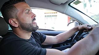 Blonde woman offers a program for 50 reais