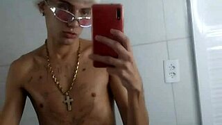 Intense handjob on Christmas before dinner in Brazilian tattooed scene