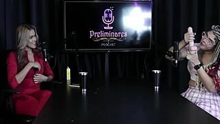 Teve que tirar a roupa no jogo do já fez e ela mostrou seus lindos peitos e a buceta - sofie lollipop transsexual sheer red