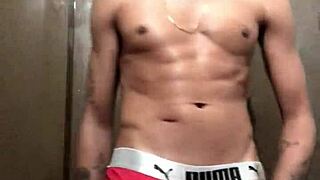 Gosta de um malandro pauzudo cavalo exibindo pra cam