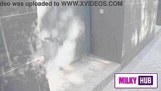 Esta Puta Es Capaz De Follarse A Un Vejete Por Un Reto