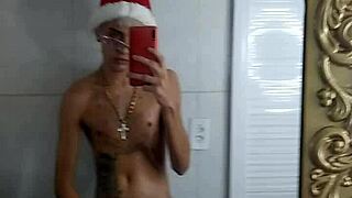 Intense handjob on Christmas before dinner in Brazilian tattooed scene