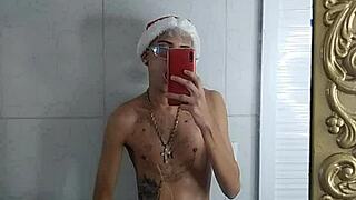 Intense handjob on Christmas before dinner in Brazilian tattooed scene