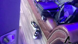 Ripped leggings Alix Lynx gets finger fucked