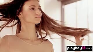 Petite brunette Ilvy Kokomo loves naked ballet practice