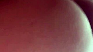 Mamada em movimento no volante do uber