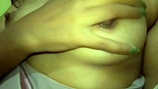 Tight 18-Year-Old Pussy Enjoys Dildo