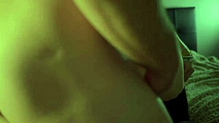 La salope ultime - la milf du quartier me demande de la baiser