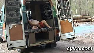 2 french milfs amatrices en bukkake dans un cinema