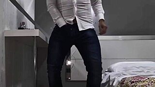 Cazzo Enorme Sborra Sega Potente e Culo Maschile Sexy - Geme e Gode in Camicia Bianca Guarda Come Ti Sborro in Bocca