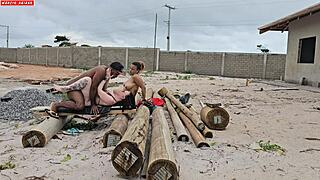 Carpenter receives payment and gets surprise from the owners of the work