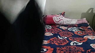 la beba de la casa se imagina una polla en el ano