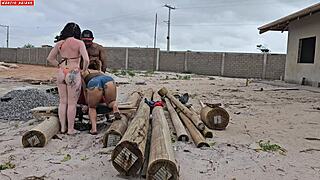 Carpenter receives payment and gets surprise from the owners of the work