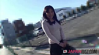 Japanese Cougar Gets Hairy Pussy Attention?